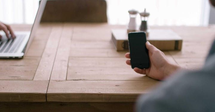 Wie KI nun wirklich denkt – und warum das deinen Agenten-Stack auf den Kopf stellt